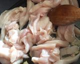 Foto del paso 3 de la receta: Tallarines con pechuga de pollo y verduras a la wok