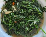 Foto langkah ke 3 dari resep Tumis sayur pakis simple.