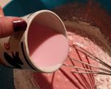Foto del paso 3 de la receta: Bizcochuelo de yogurt de frutilla 🍓 🤤