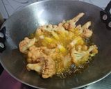 A picture of step 2 of Cauliflower Manchurian.
