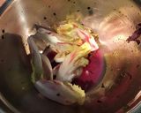Une image de l'étape 9 de Salade bicolore de chou rouge,oignon de roscoff et scarole.