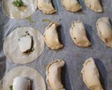 Foto del paso 1 de la receta Empanadillas de huevo con queso