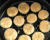 صورة لخطوة 7 من وصفة قرص بالشمر والجبنة بعجينة قطنية 😋