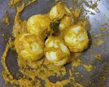 Foto langkah ke 2 dari resep Telur Bumbu Kunyit Terasi.