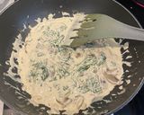 Foto langkah ke 4 dari resep Spaghetti Jamur & Bayam Creamy.