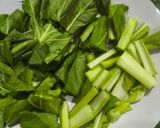 Foto langkah ke 2 dari resep Sayur Bening Sawi dan Jagung.