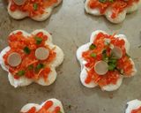 Foto langkah ke 4 dari resep Mini Pizza.