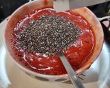 A picture of step 3 of Strawberry Overnight Oats 🍓.