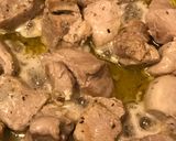 Foto del paso 3 de la receta Paella de habitas, ajos tiernos y albóndigas
