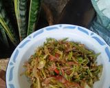 Foto langkah ke 6 dari resep Tumis bunga pepaya dan tongkol suwir pedas.