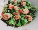Foto langkah ke 5 dari resep #5. Tumis Brokoli Udang.