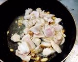 รูปขั้นตอนการทำที่ 4 ของ ไก่ผัดน้ำมันหอย