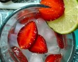 Foto langkah ke 2 dari resep Es Nata de Coco Strawberry Mommylicious.
