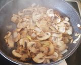 Foto del paso 4 de la receta Champiñones Salteados con ajo, cebolla y soja dulce