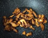 Foto langkah ke 2 dari resep Kwetiaw Goreng Jamur.