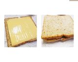 รูปขั้นตอนการทำที่ 2 ของ 🍞🧀แซนวิชชีส+ไข่ดาวน้ำ+เบคอนทอด🍳🥓(Easy Breakfast)