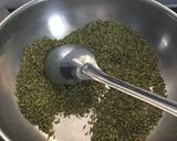 A picture of step 2 of Aniseeds mouth freshner.