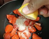Foto langkah ke 1 dari resep Strawberry Banana Milk.