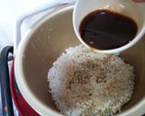 รูปขั้นตอนการทำที่ 3 ของ ข้าวหุงปลาซาบะกระป๋อง (サバ缶炊き込みご飯)