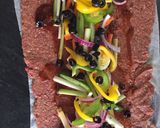 Foto del paso 8 de la receta: Rollo de carne molida relleno de vegetales