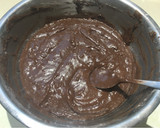 Foto del paso 2 de la receta: BUDÍN DE CHOCOLATE RELLENO DE DULCE DE LECHE 🍫🍰