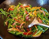A picture of step 3 of Sautéd pork liver with chives.