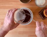 Foto del passaggio 1 della ricetta Tortino di Cioccolato con cuore Fondente Fit in Airfryer