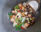Foto langkah ke 5 dari resep Mie Goreng Udang Bakso Homemade ala Jesslyn Orlane 🍜🔥.