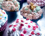 Foto del paso 2 de la receta: Cupcakes Festivos ❤️ Día Del Amigo 2024 / Con Batidora