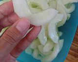 Foto langkah ke 1 dari resep Tumis timun menu anak.