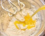 Foto del paso 4 de la receta: Pastel de mantequilla, naranja y plátano, con cobertura crujiente