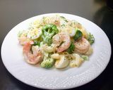 Hình bước làm 5 của món Salad tôm,súp lơ xanh trộn sốt Mayonnaise