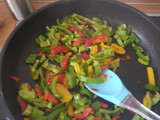 Muslitos de pollo con salsa de setas con verduras