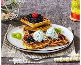 Foto langkah ke 6 dari resep Banana Blueberry Pancake.