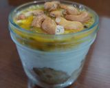 Hình bước làm 4 của món Sữa chua trộn chuối, chanh dây