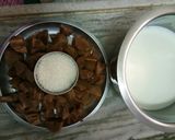 A picture of step 2 of Chikoo shake.