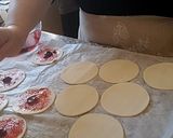 Foto del paso 6 de la receta: Bollitos Hojaldrados rellenos de Crema Pastelera y Mermelada de Cereza