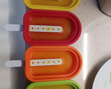 Foto del paso 3 de la receta: Polos de naranja y kiwi en moldes Lékué