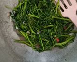 Foto langkah ke 3 dari resep Oseng Kangkung.