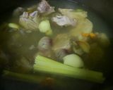 รูปขั้นตอนการทำที่ 2 ของ ไก่บ้านต้มขมิ้น 🐓 #อาหารไทยง่ายๆ 🇹🇭