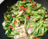 Foto langkah ke 4 dari resep Oseng tempe menjes cabe hijau.