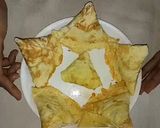 A picture of step 9 of Egg samosa with gravy.