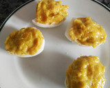 Foto del paso 6 de la receta: Huevos rellenos de atún y gambas con salsa de mango al curry