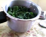 A picture of step 4 of Healthy Mooligai Mudakathan Thoothuvalai Keerai Masiyal - calcium rich.