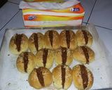 Foto langkah ke 8 dari resep Roti Abon mini isi sosis.
