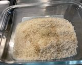 Une image de l'étape 2 de Riz moulé au saindoux et herbes aromatiques.