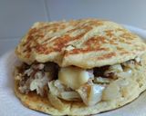 Foto del paso 13 de la receta: "Sándwich"🥙de carne🥩, cebolla🌰caramelizada🍯y queso🧀en Panquecas🧇de mazorca🌽tierna🥞