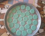 Foto del paso 4 de la receta: Alfajores de maizena de colores