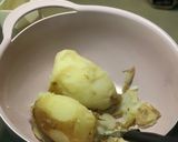 صورة لخطوة 1 من وصفة كُـرات البطاطس بالدجاج 🥔🍗😋