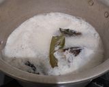 Foto langkah ke 2 dari resep Sayur Santan Daun Singkong Pete Aroma Ikan Asap.